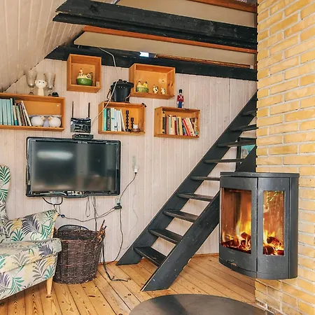 6 Person In Fano-by Traum *